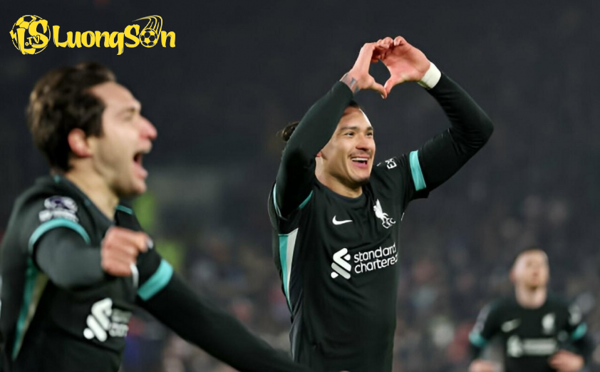 Nunez lập cú đúp chỉ trong vòng 2 phút.