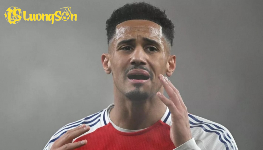 Saliba đã bị căng cơ gân khoeo.