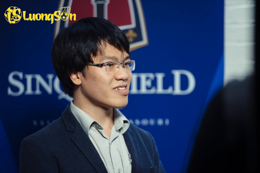 Đại kiện tướng Lê Quang Liêm trả lời phỏng vấn tại giải cờ vua Saint Louis năm 2017. (Ảnh: GCT)